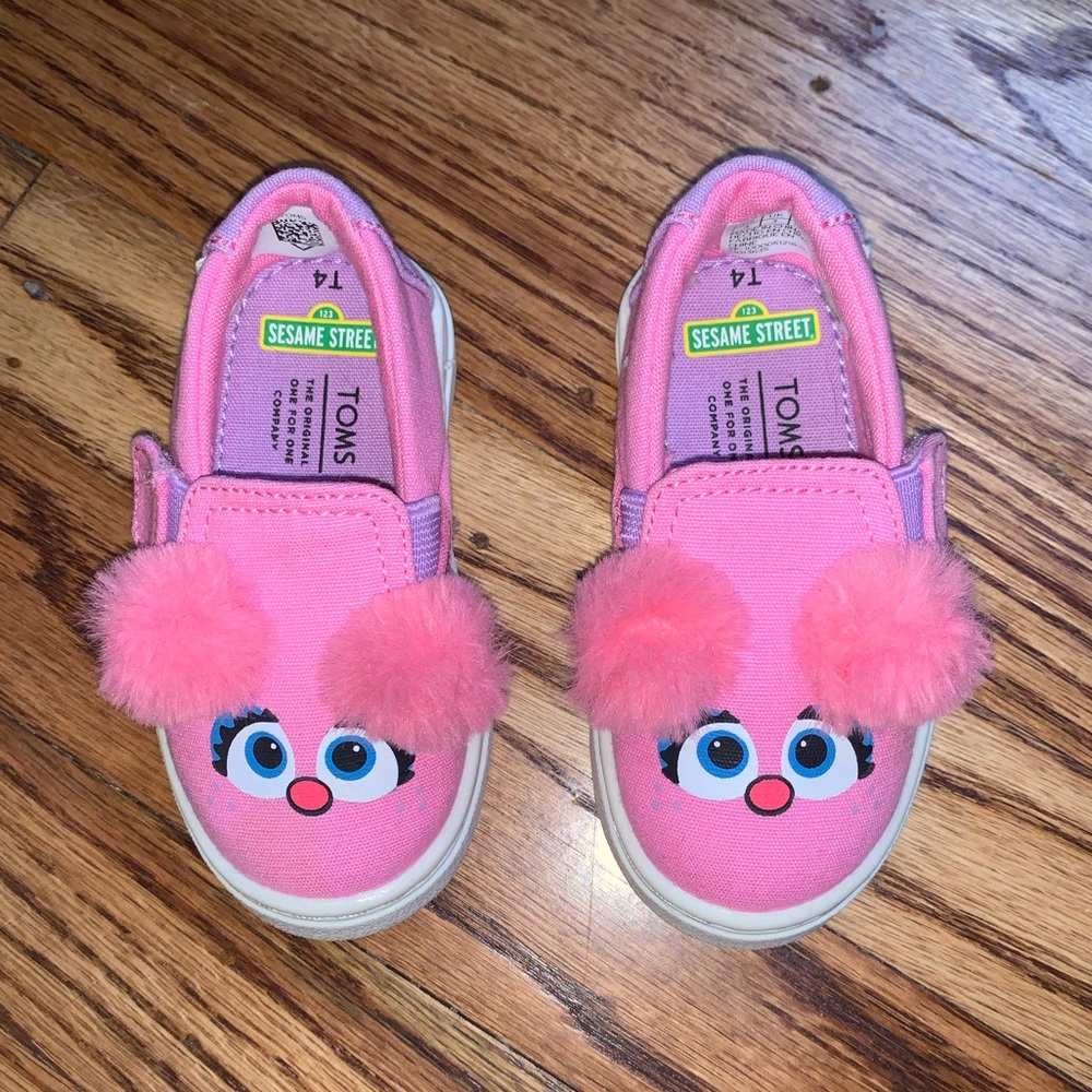 TOMS Abby Cadabby Toddler Slip Ons, Size 4T